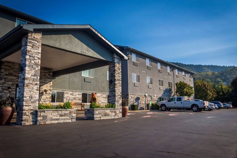 Super 8 by Wyndham Central Point – Medford