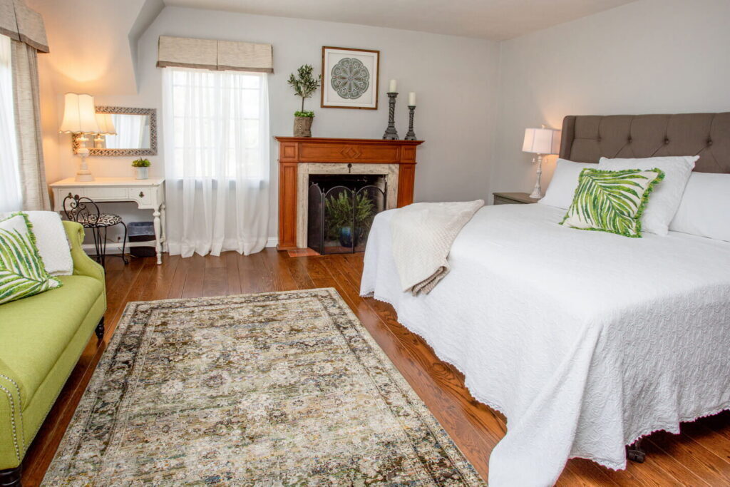 The Inn and Vineyard Cottage at Hummingbird Estate
