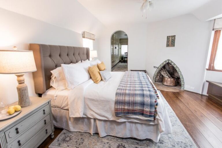 The Inn and Vineyard Cottage at Hummingbird Estate