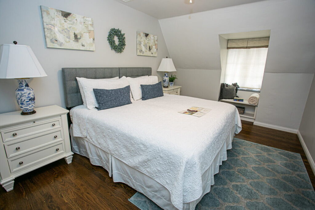 The Inn and Vineyard Cottage at Hummingbird Estate